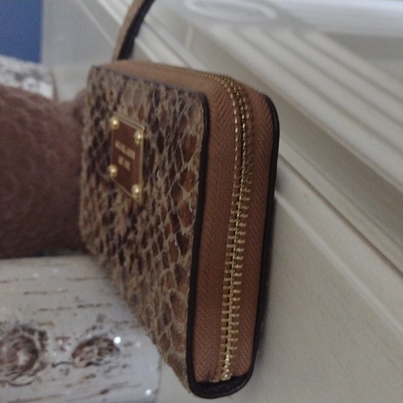 SOLD!!!  Michael Kors Snakeskin Wristlet/Wallet EUC - Picture 4 of 9